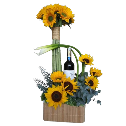 Arreglo floral de girasoles amarillos con botella de vino tinto