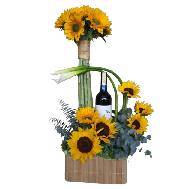 Arreglo floral de girasoles amarillos con botella de vino tinto